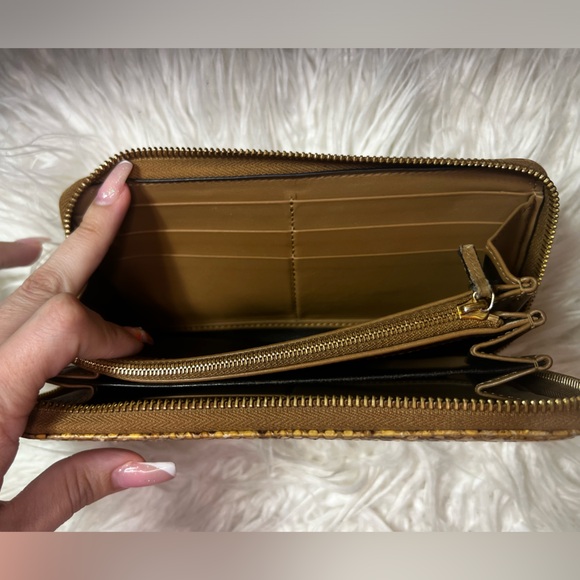 Gucci Python Long Zippy Wallet, authentic - Picture 8 of 11